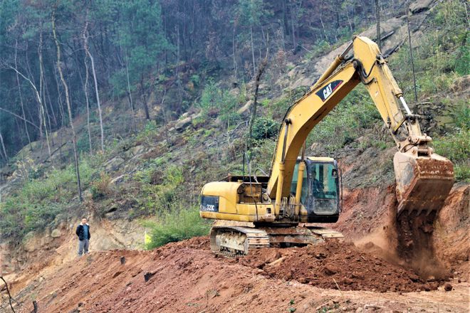 星空体育：重庆巴南区：拓展户外健身场地铜锣山登山步道开建！(图1)